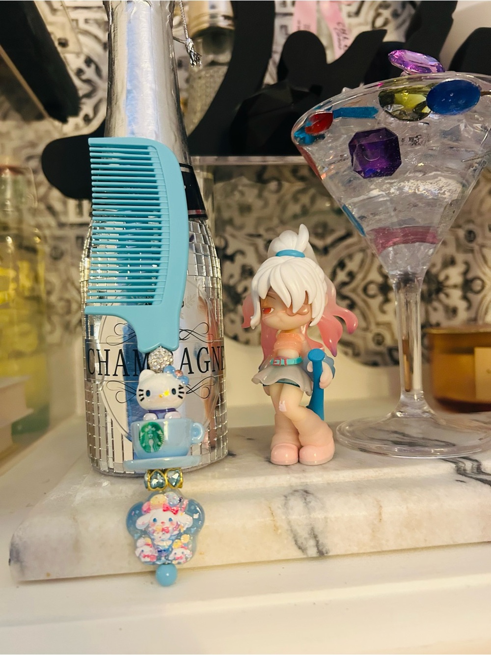 Hello Kitty x Starbucks Blue Luxe Comb Accessory - Picture 2 of 4